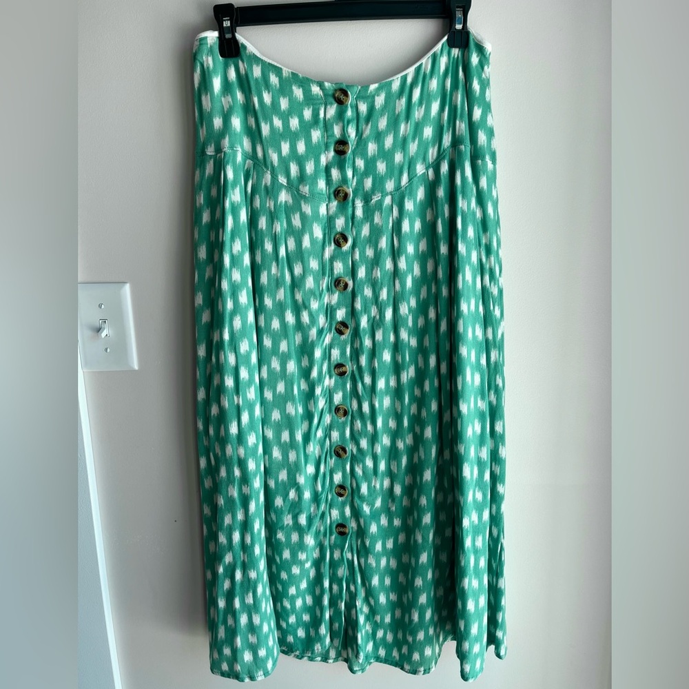 Everly Maxi Skirt Green and White Polka Dot Pattern Size L